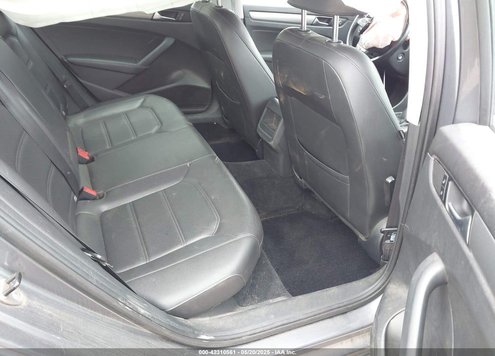2014 VOLKSWAGEN PASSAT VIN: 1VWAT7A37EC102282