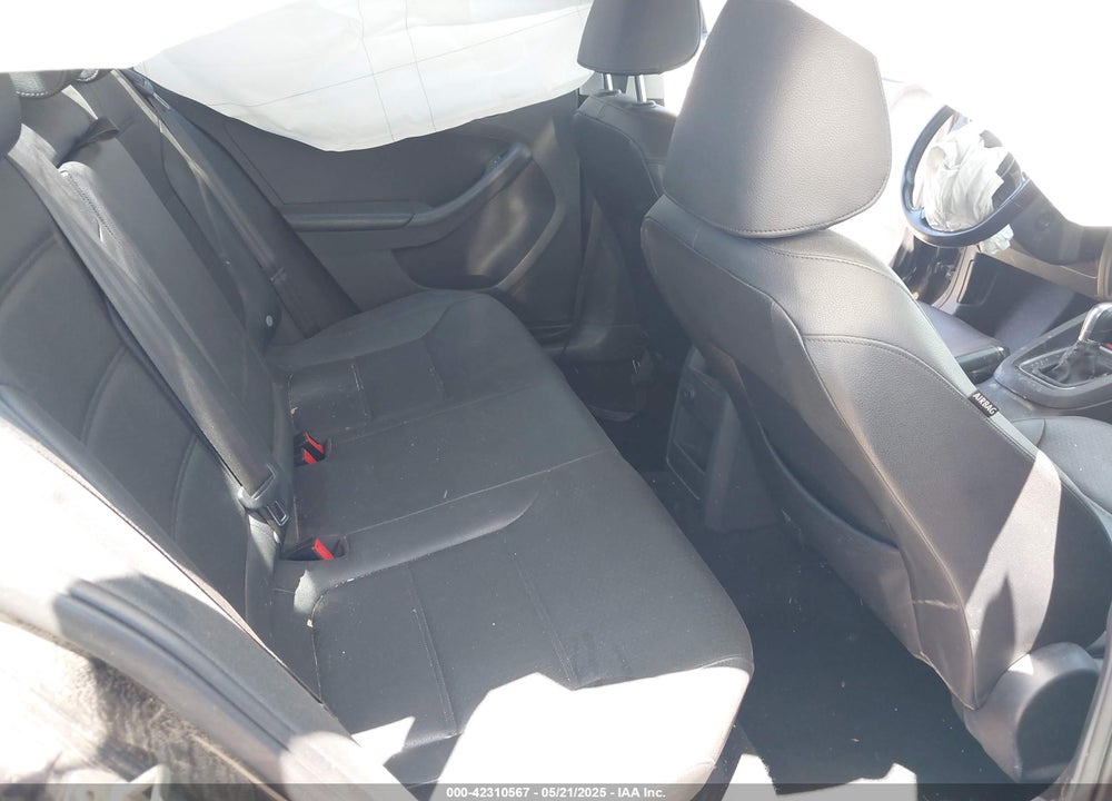2016 VOLKSWAGEN JETTA VIN: 3VWD67AJ6GM321898