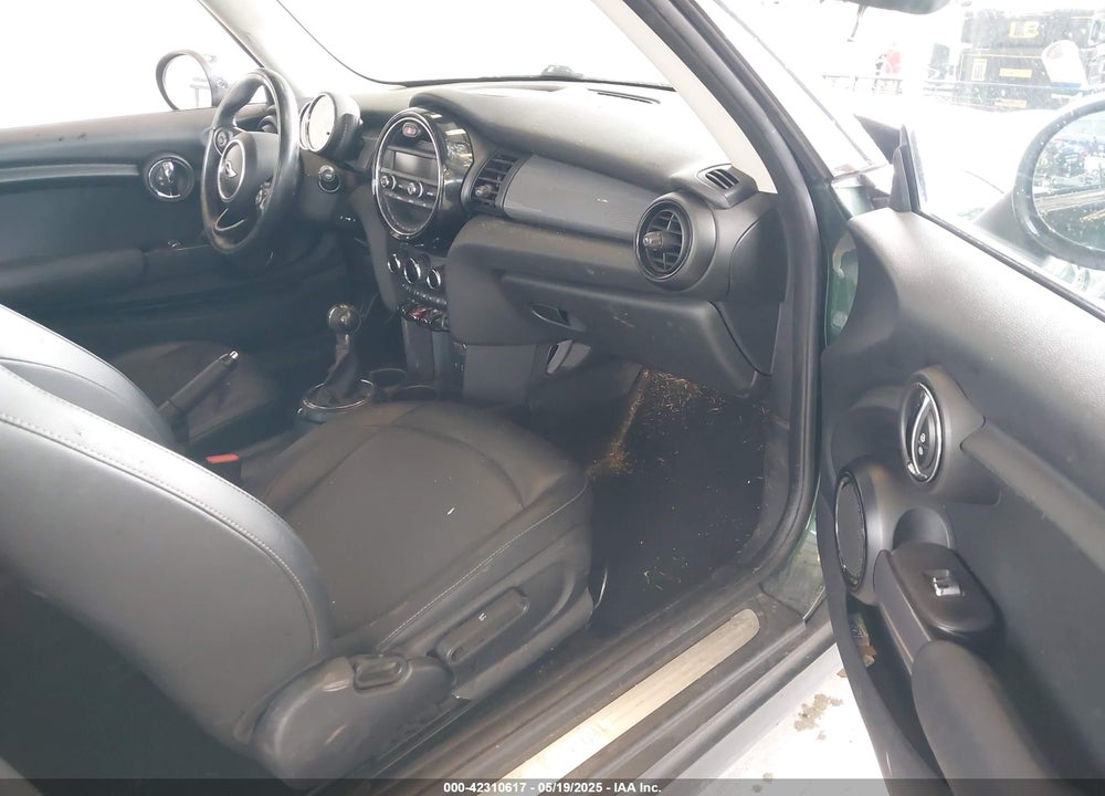 2016 MINI HARDTOP VIN: WMWXP5C52G3B15559