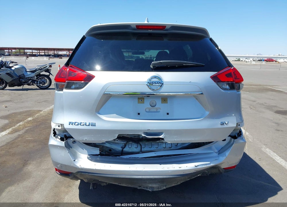 2018 NISSAN ROGUE SV VIN: KNMAT2MT1JP535522