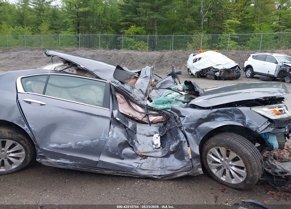 2014 HONDA ACCORD VIN: 1HGCR3F98EA011230
