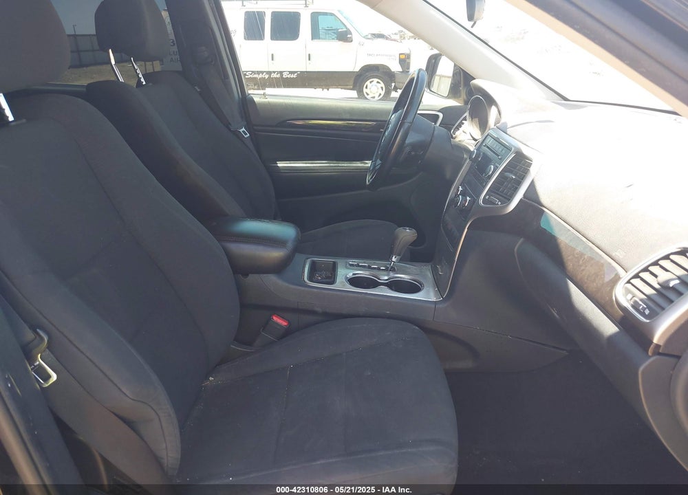 2011 JEEP GRAND CHEROKEE VIN: 1J4RR4GG5BC572068