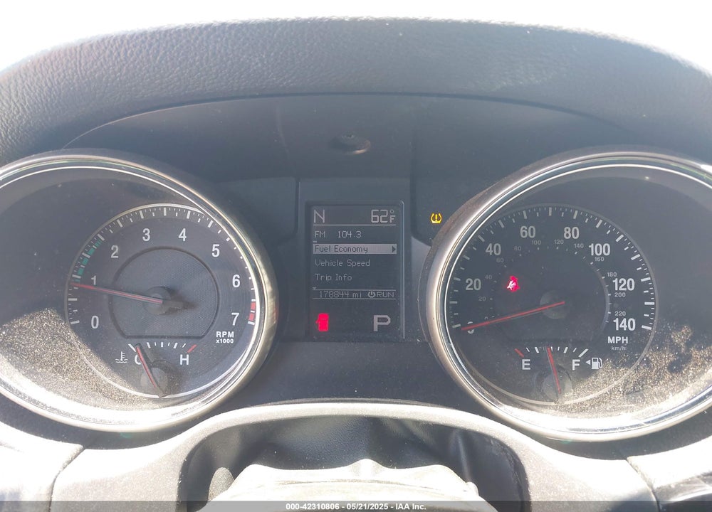 2011 JEEP GRAND CHEROKEE VIN: 1J4RR4GG5BC572068