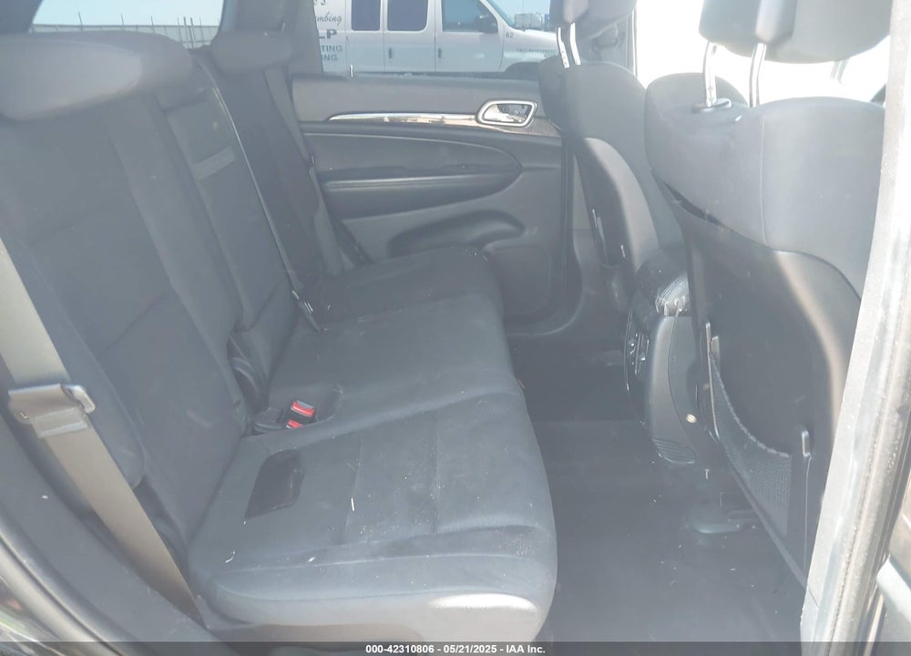 2011 JEEP GRAND CHEROKEE VIN: 1J4RR4GG5BC572068