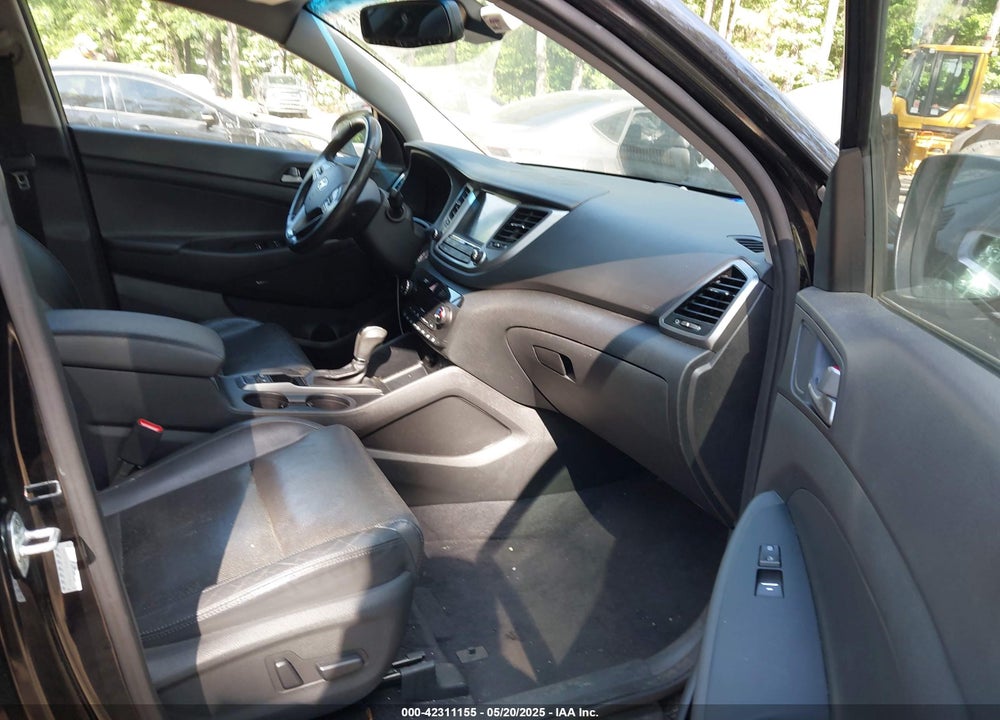 2018 HYUNDAI TUCSON VIN: KM8J33A28JU671855