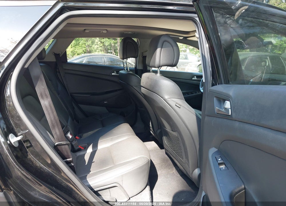 2018 HYUNDAI TUCSON VIN: KM8J33A28JU671855