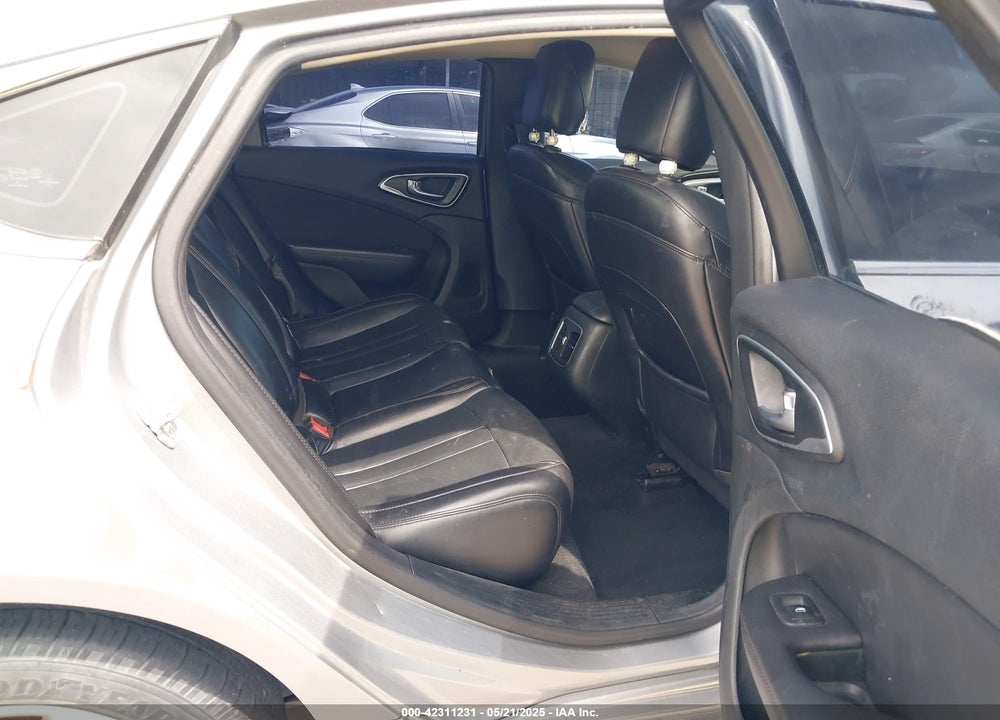 2015 CHRYSLER 200 C VIN: 1C3CCCCB9FN599323