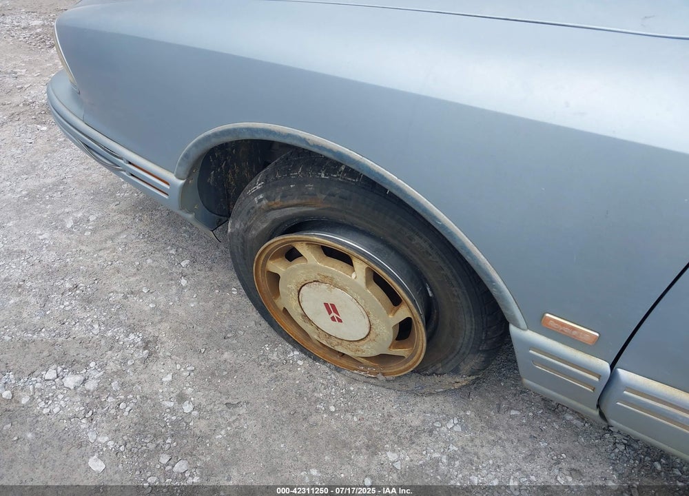 1994 OLDSMOBILE 88 ROYALE LS VIN: 1G3HY52LXRH349911