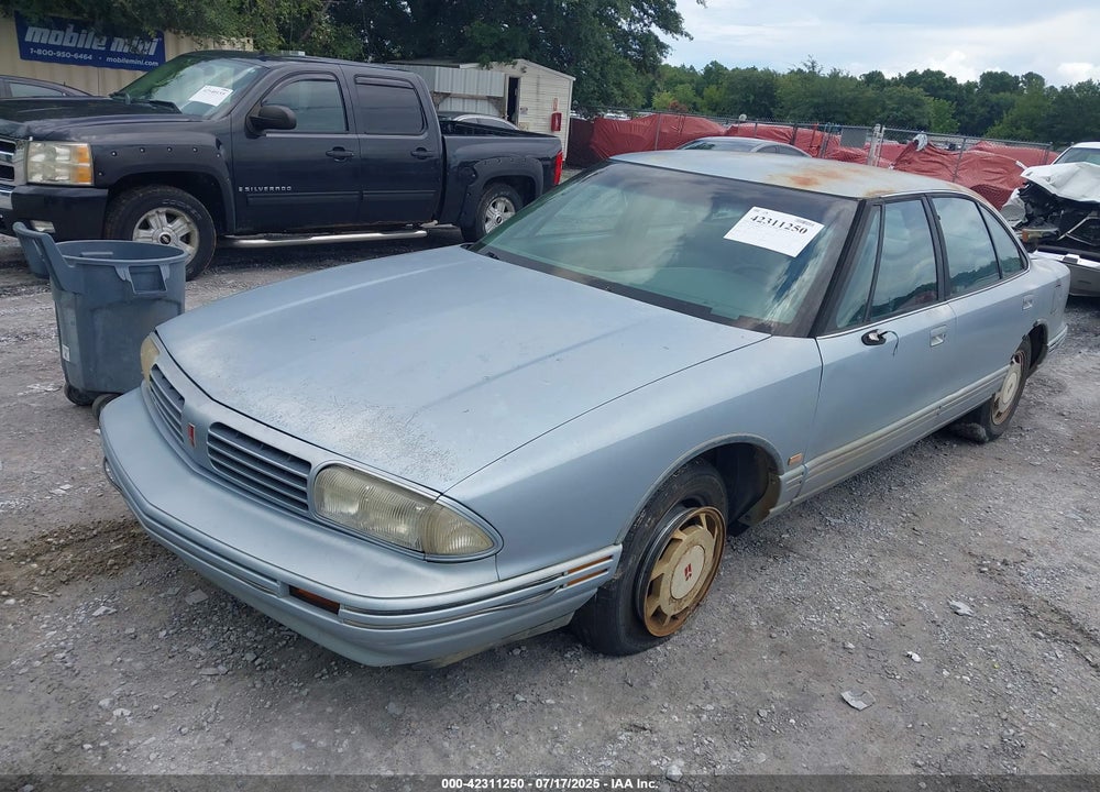 1994 OLDSMOBILE 88 ROYALE LS VIN: 1G3HY52LXRH349911