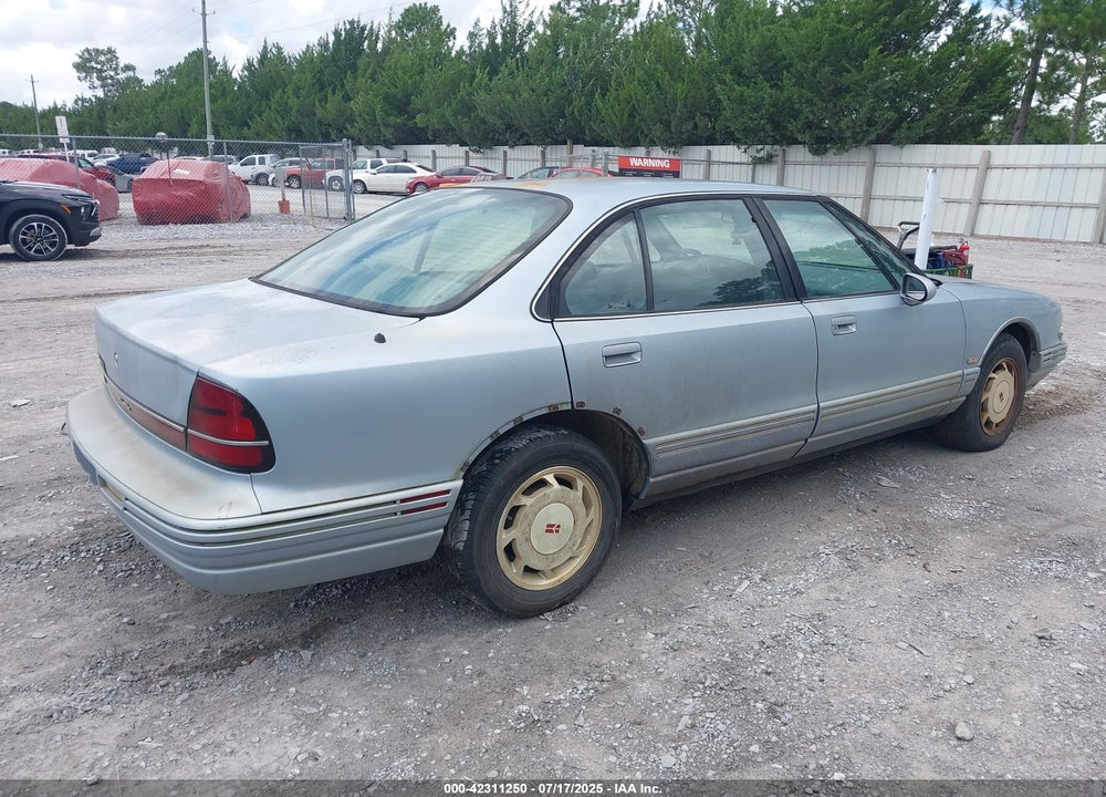 1994 OLDSMOBILE 88 ROYALE LS VIN: 1G3HY52LXRH349911