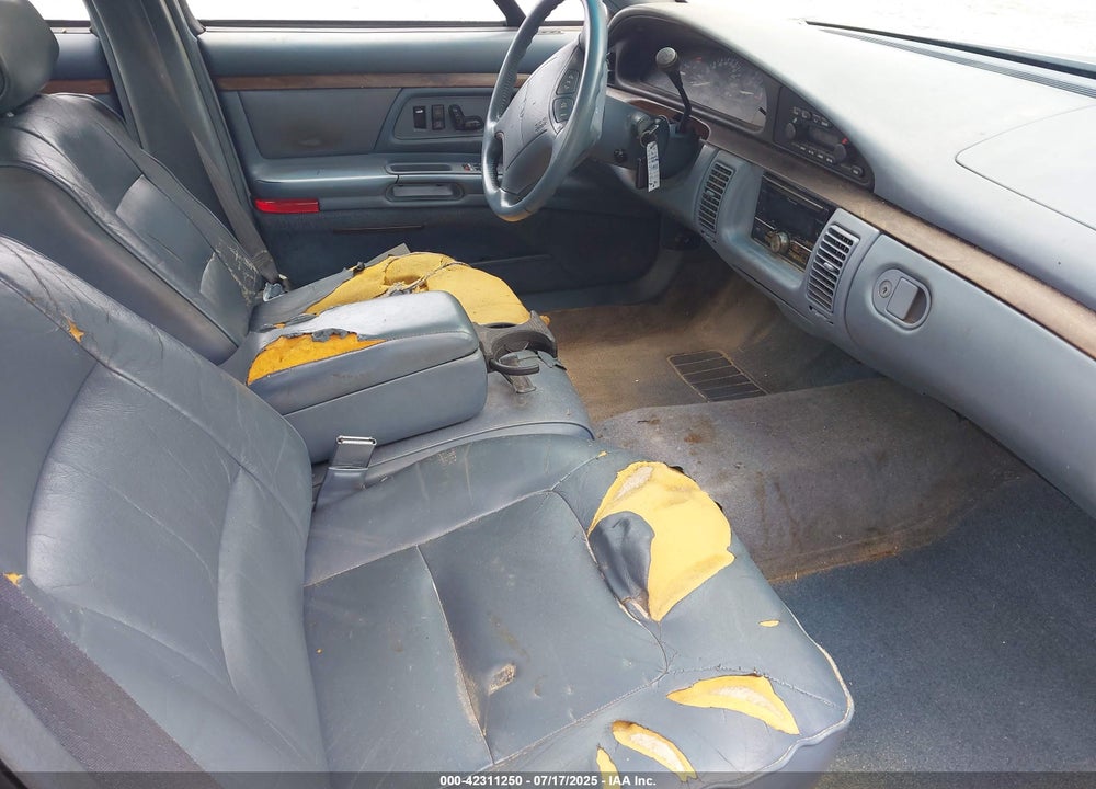 1994 OLDSMOBILE 88 ROYALE LS VIN: 1G3HY52LXRH349911