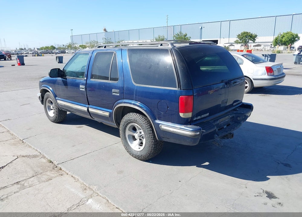 1999 CHEVROLET BLAZER LS VIN: 1GNCS13W0X2125101