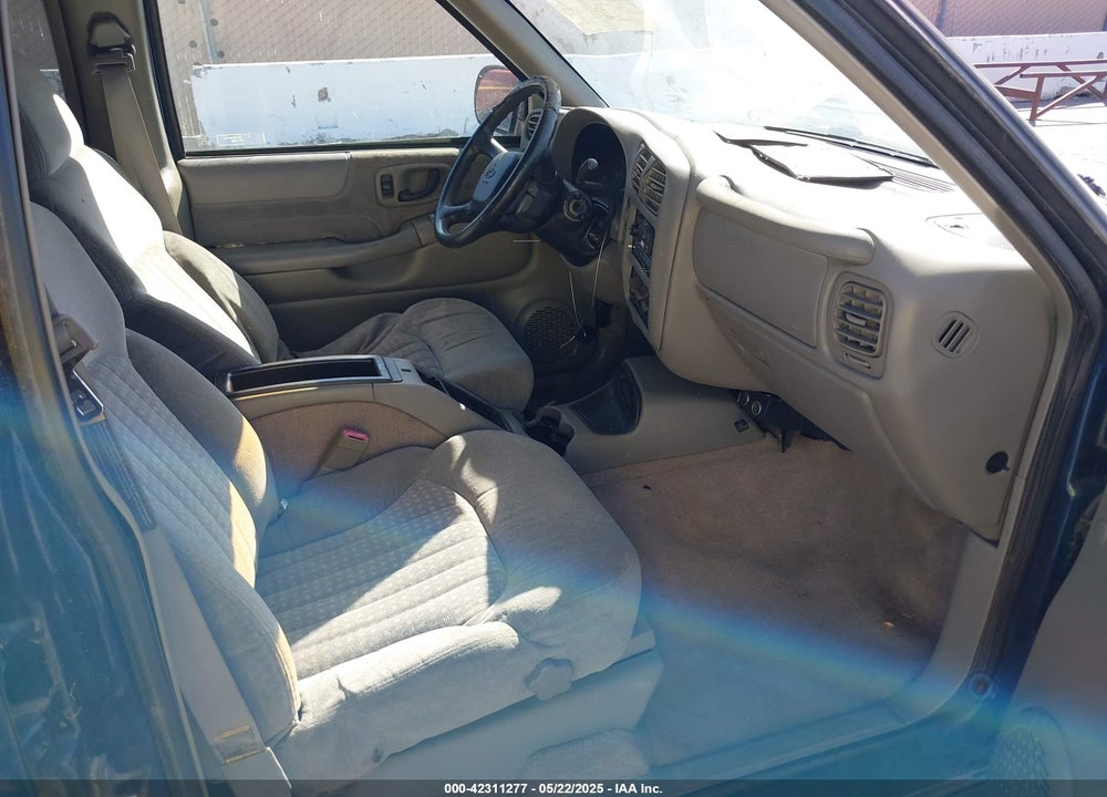 1999 CHEVROLET BLAZER LS VIN: 1GNCS13W0X2125101