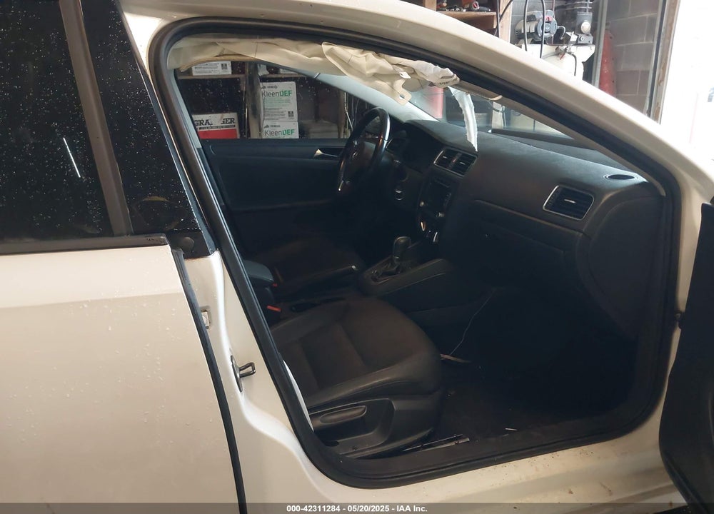 2011 VOLKSWAGEN JETTA VIN: 3VWDX7AJXBM315916