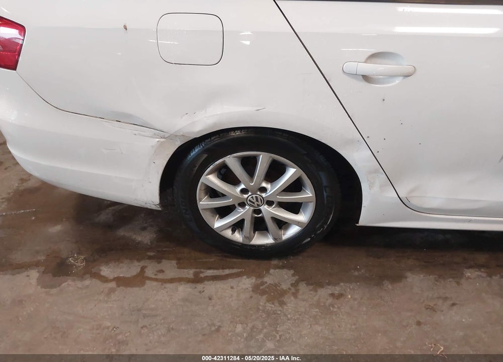 2011 VOLKSWAGEN JETTA VIN: 3VWDX7AJXBM315916
