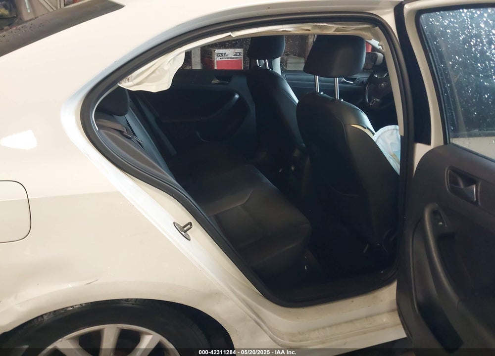 2011 VOLKSWAGEN JETTA VIN: 3VWDX7AJXBM315916