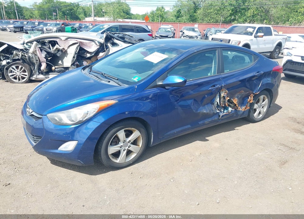 2013 HYUNDAI ELANTRA VIN: KMHDH4AE5DU684209