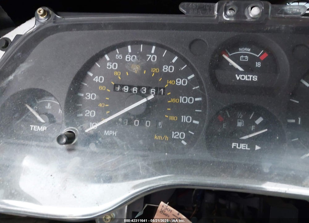 1996 FORD THUNDERBIRD LX VIN: 1FALP62W9TH118637