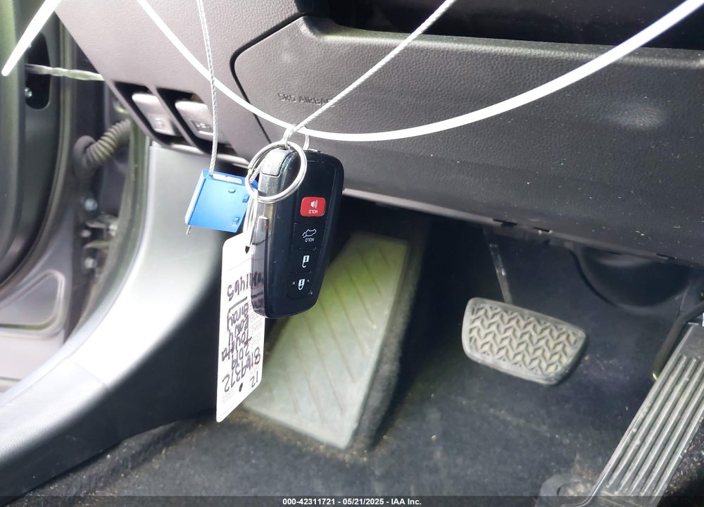 2019 TOYOTA RAV4 XLE VIN: JTMW1RFV6KD011465