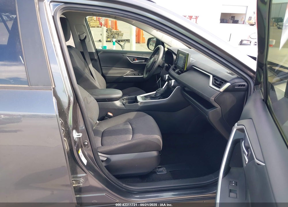 2019 TOYOTA RAV4 XLE VIN: JTMW1RFV6KD011465