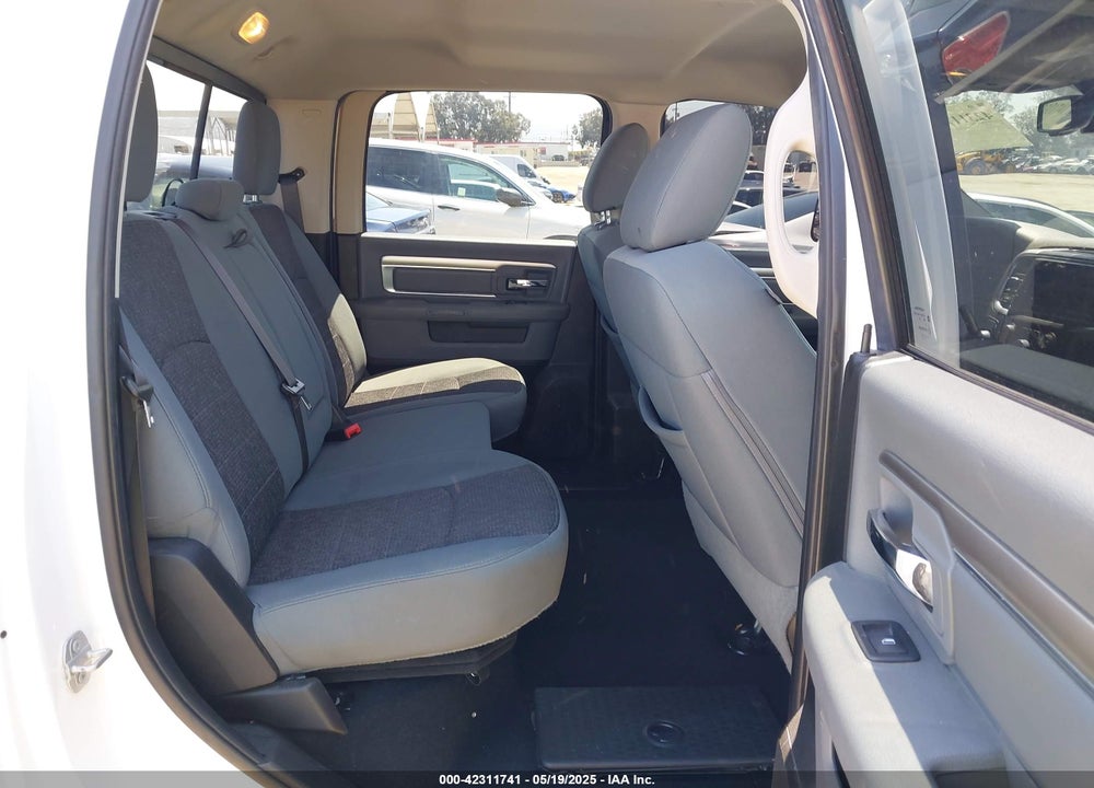 2019 RAM 1500 CLASSIC VIN: 1C6RR6TT5KS608648