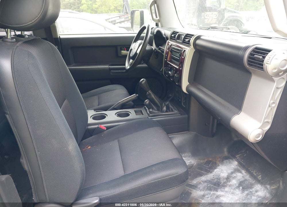 2007 TOYOTA FJ CRUISER VIN: JTEBU11F270049180