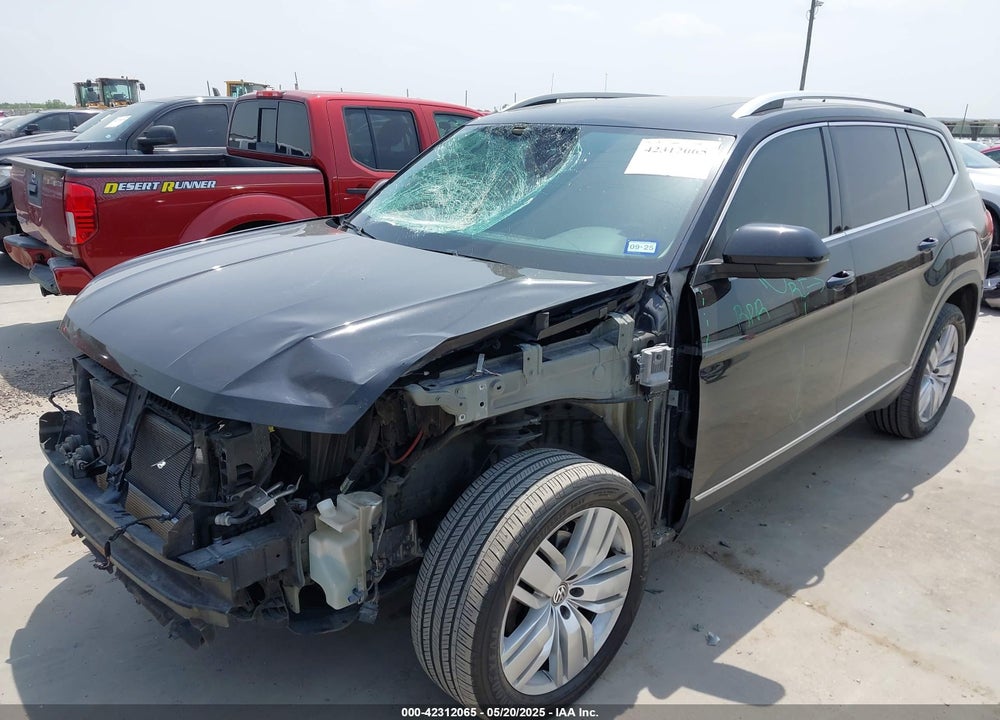 2018 VOLKSWAGEN ATLAS VIN: 1V2NR2CA2JC554375