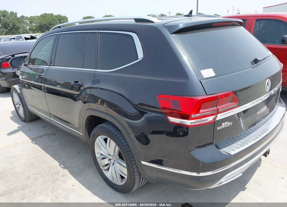 2018 VOLKSWAGEN ATLAS VIN: 1V2NR2CA2JC554375