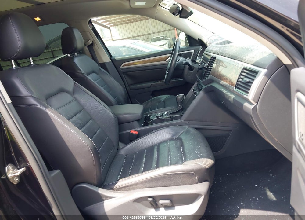 2018 VOLKSWAGEN ATLAS VIN: 1V2NR2CA2JC554375