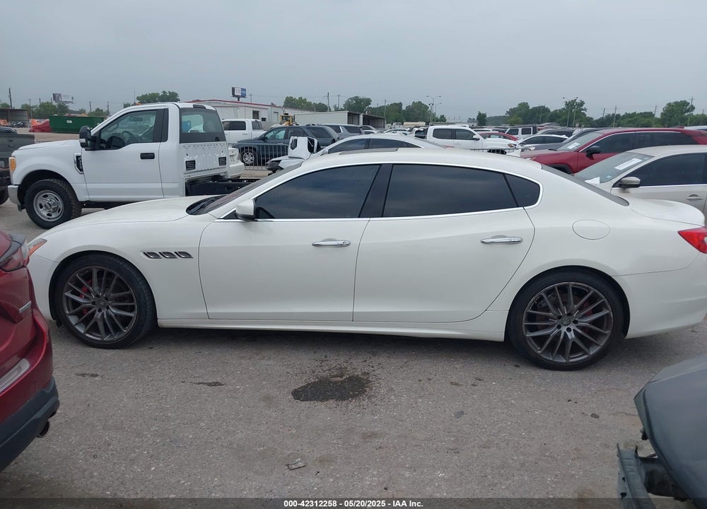 2017 MASERATI QUATTROPORTE S GRANLUSSO VIN: ZAM56RPL5H1216548