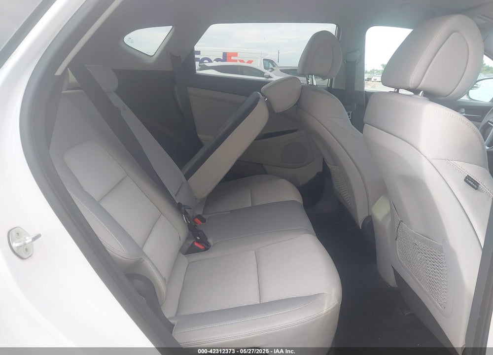 2016 HYUNDAI TUCSON VIN: KM8J3CA43GU101384