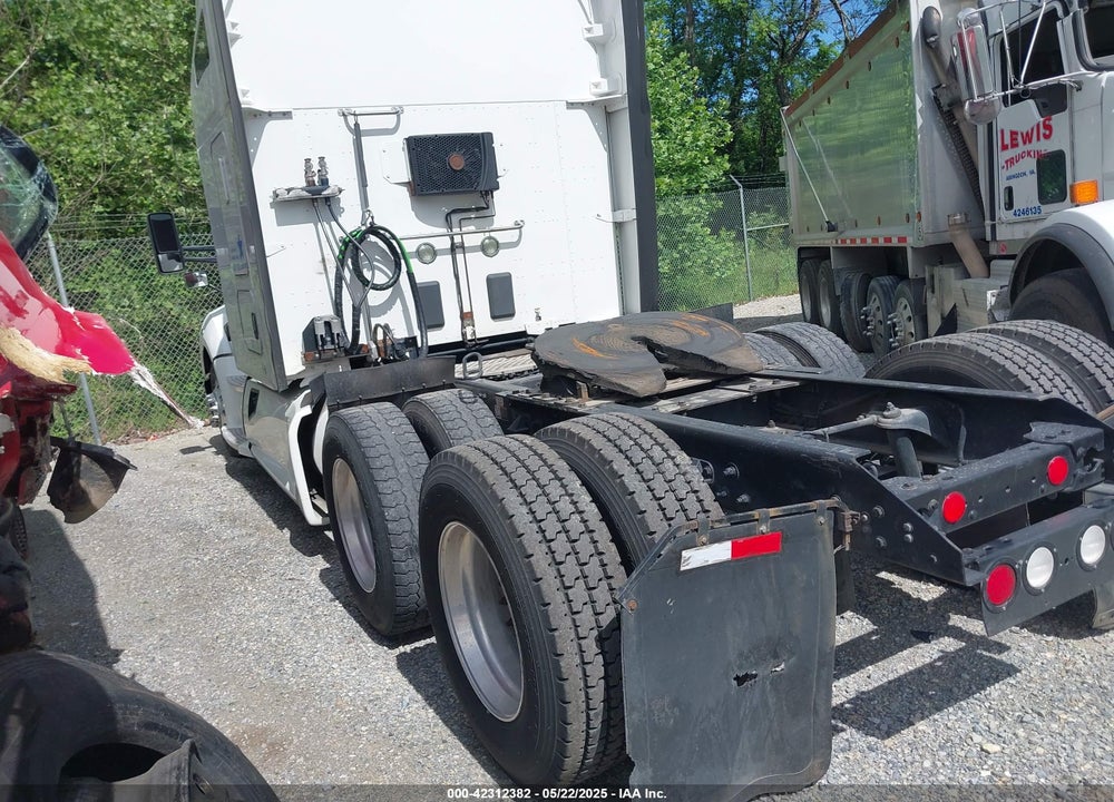 2017 KENWORTH T680 VIN: 1XKYDP9XXHJ161370
