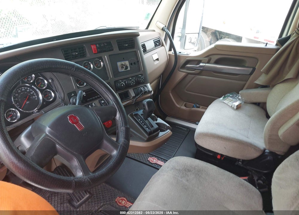 2017 KENWORTH T680 VIN: 1XKYDP9XXHJ161370