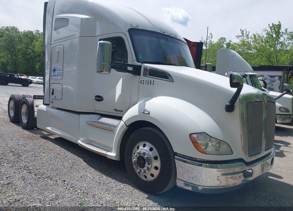2017 KENWORTH T680 VIN: 1XKYDP9XXHJ161370