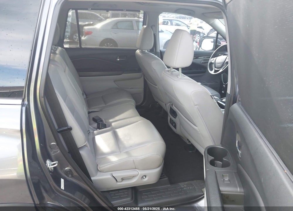 2016 HONDA PILOT VIN: 5FNYF6H99GB030682