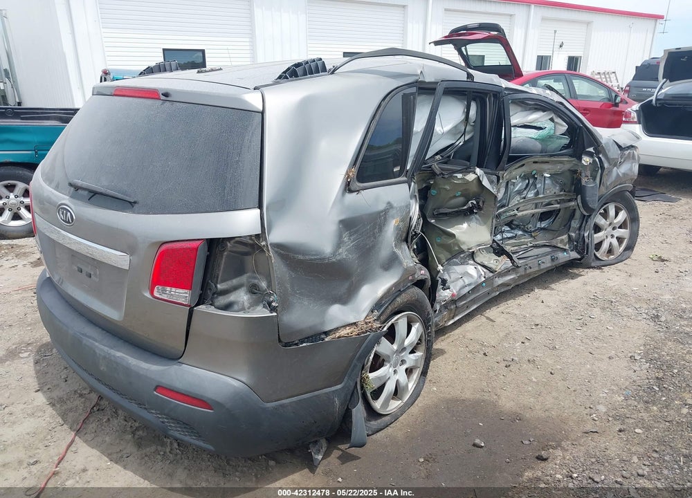 2011 KIA SORENTO LX V6 VIN: 5XYKT4A25BG120199