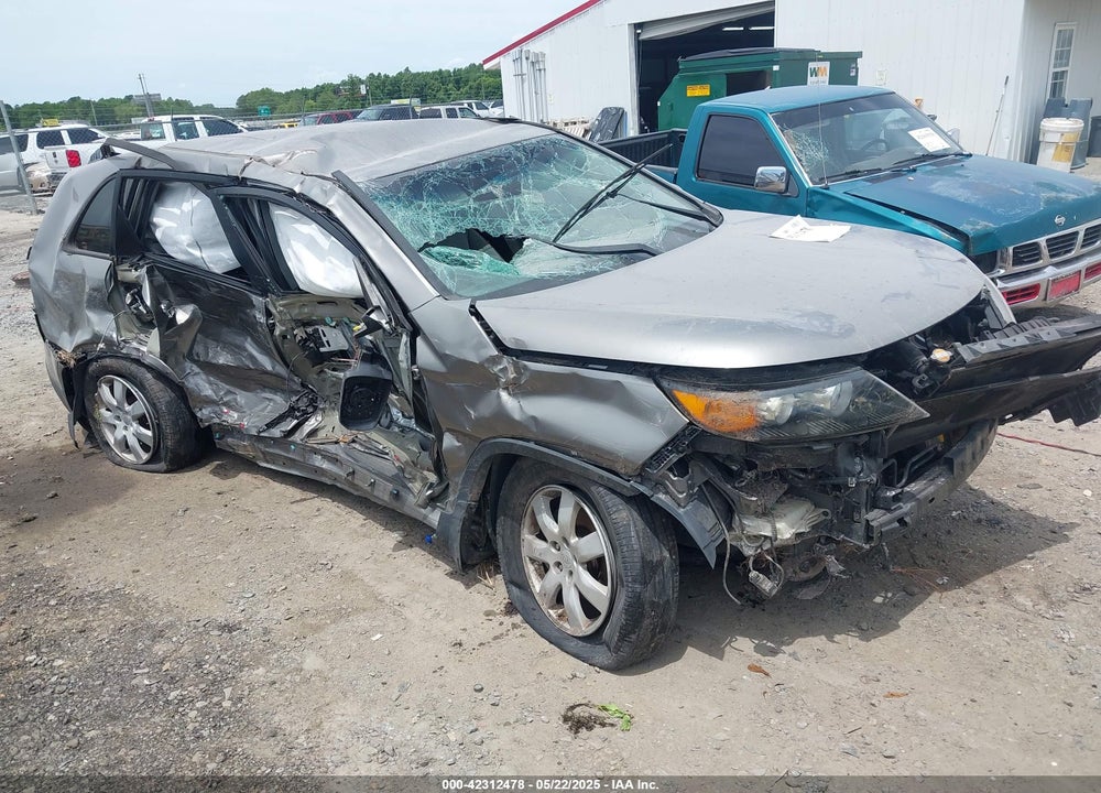 2011 KIA SORENTO LX V6 VIN: 5XYKT4A25BG120199