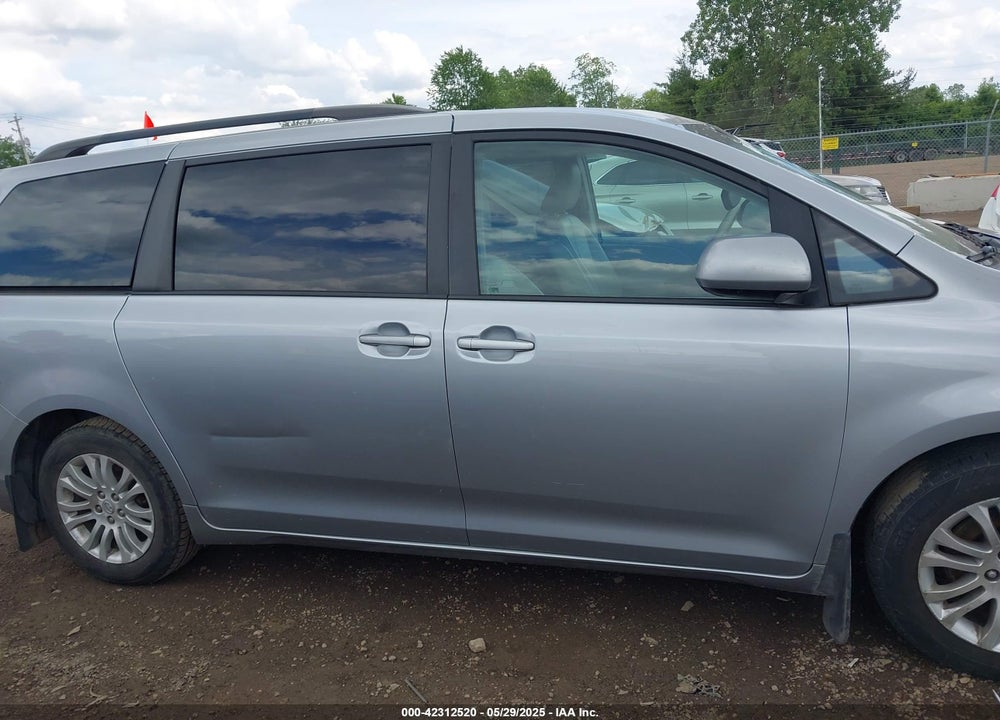 2011 TOYOTA SIENNA XLE V6 VIN: 5TDYK3DC7BS067407