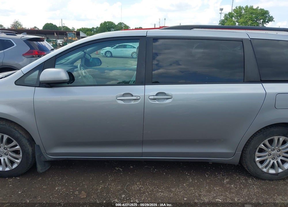 2011 TOYOTA SIENNA XLE V6 VIN: 5TDYK3DC7BS067407