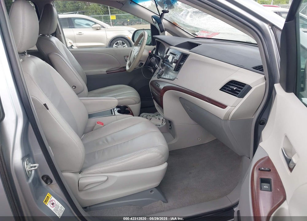 2011 TOYOTA SIENNA XLE V6 VIN: 5TDYK3DC7BS067407