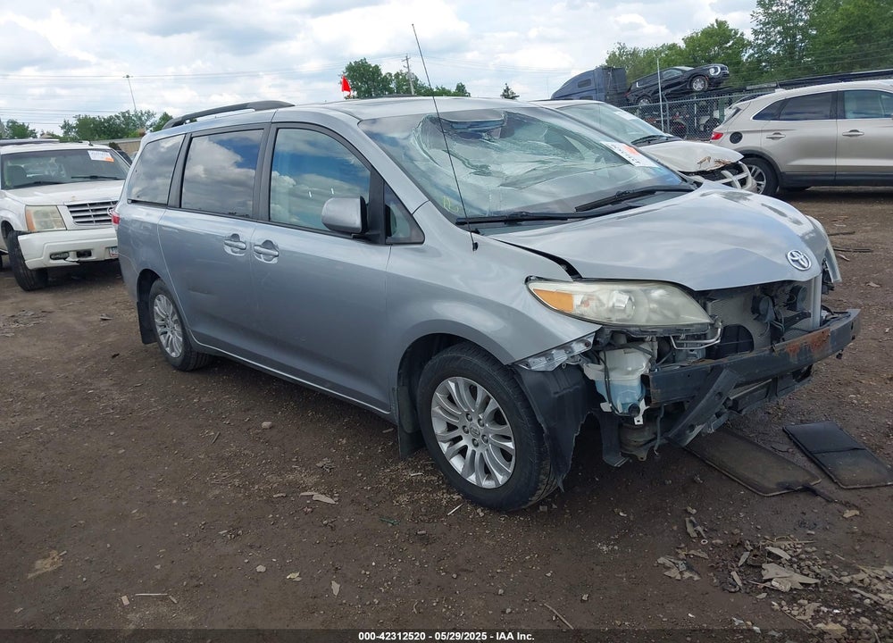 2011 TOYOTA SIENNA XLE V6 VIN: 5TDYK3DC7BS067407