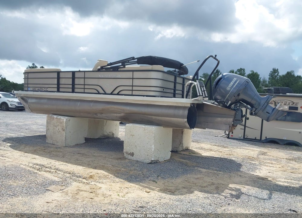 2022 VERANDA PONTOON VIN: JBC04522I122
