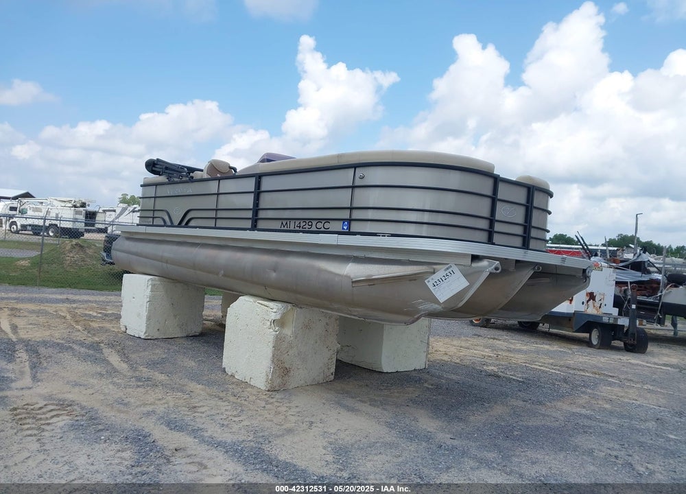 2022 VERANDA PONTOON VIN: JBC04522I122