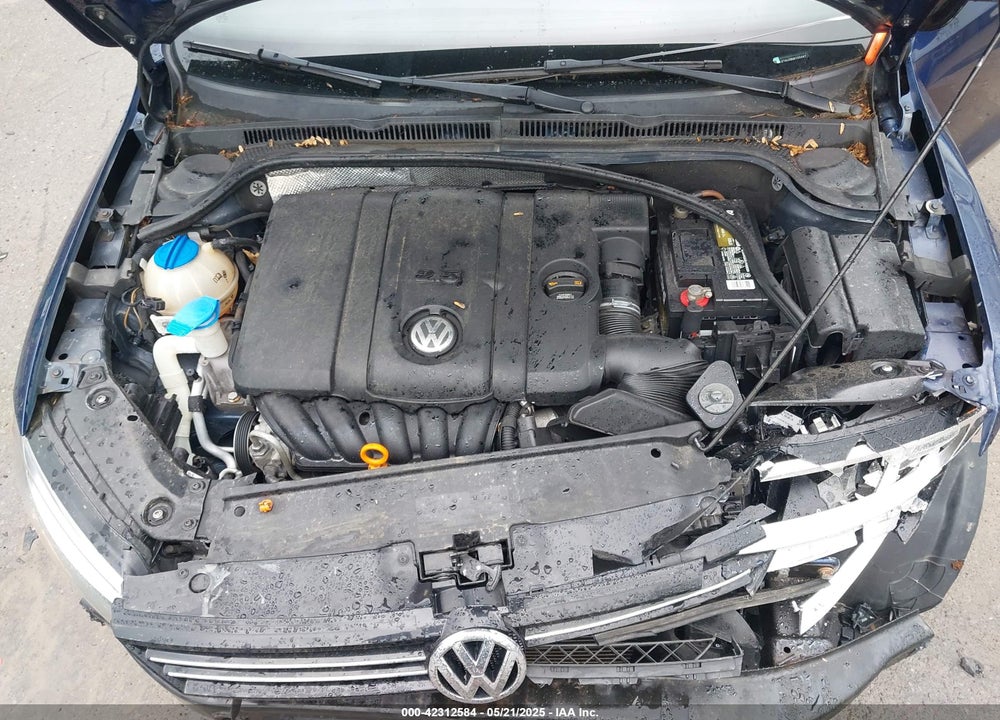 2011 VOLKSWAGEN JETTA VIN: 3VWLZ7AJ2BM102447