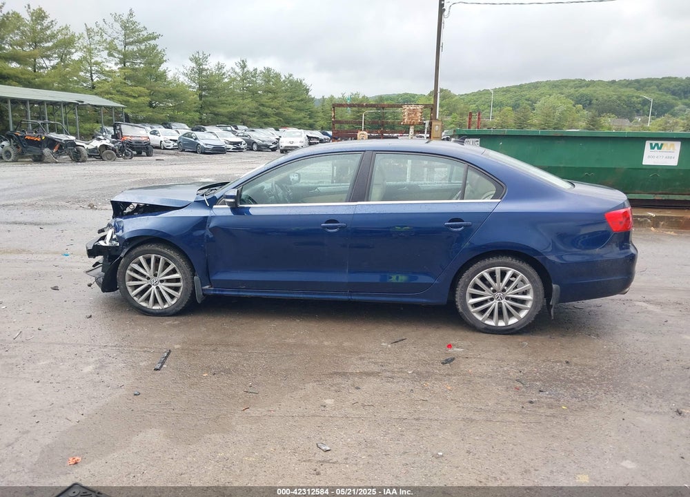 2011 VOLKSWAGEN JETTA VIN: 3VWLZ7AJ2BM102447