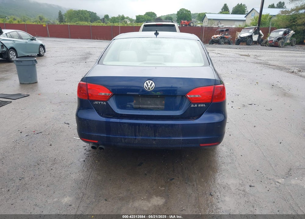 2011 VOLKSWAGEN JETTA VIN: 3VWLZ7AJ2BM102447