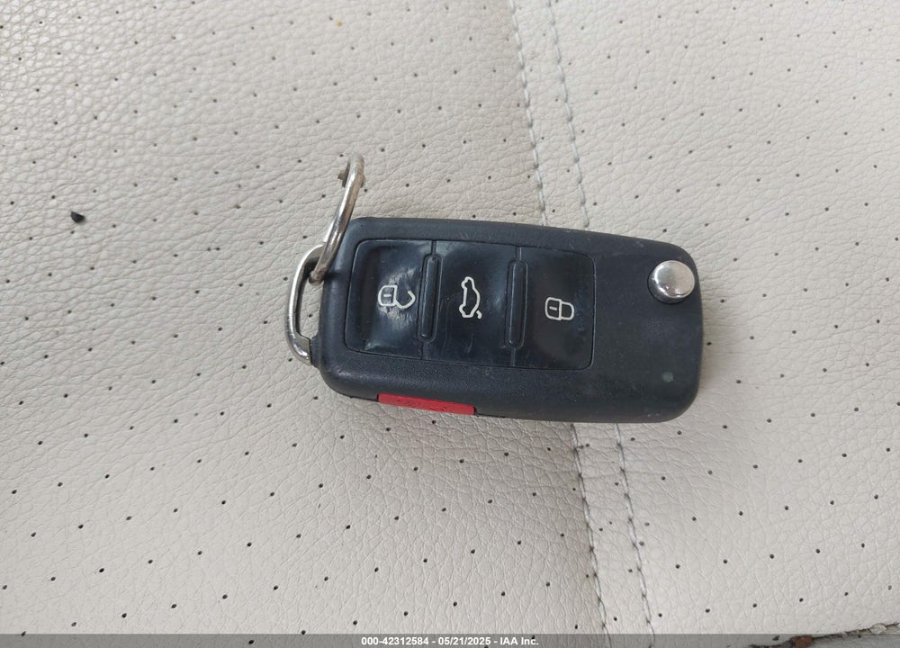2011 VOLKSWAGEN JETTA VIN: 3VWLZ7AJ2BM102447