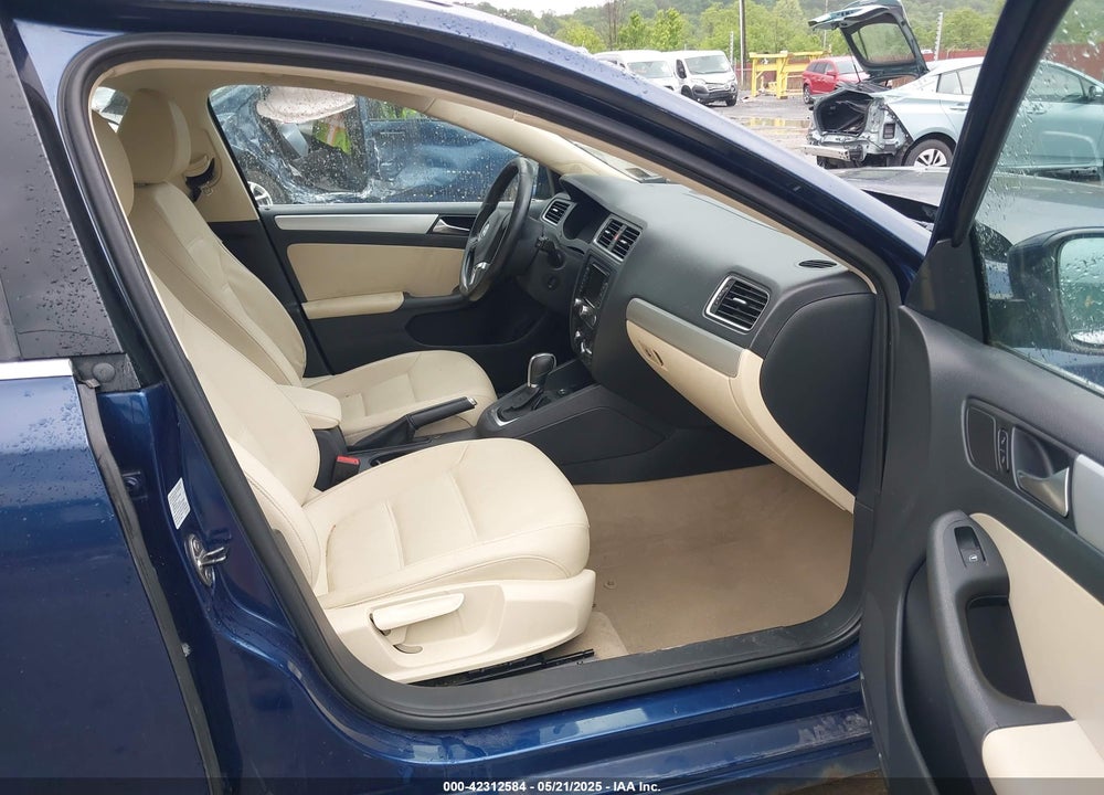 2011 VOLKSWAGEN JETTA VIN: 3VWLZ7AJ2BM102447