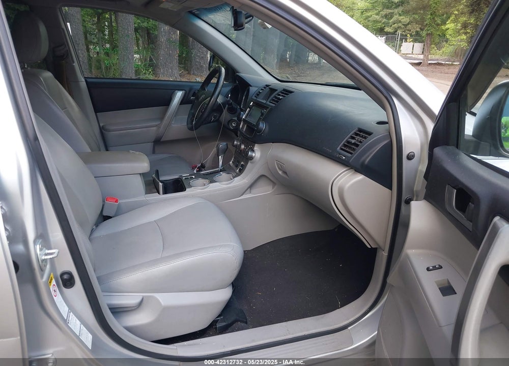 2013 TOYOTA HIGHLANDER SE V6 VIN: 5TDBK3EH6DS256875