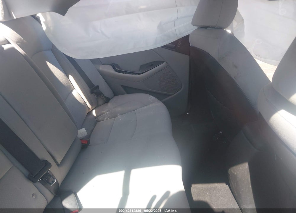 2015 KIA OPTIMA VIN: KNAGM4A77F5588820